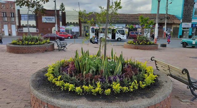 Sembratón de plantas le cambió la cara al parque de Soacha