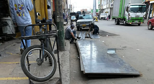 ¡Sin control! Así está el espacio público en un sector de Soacha