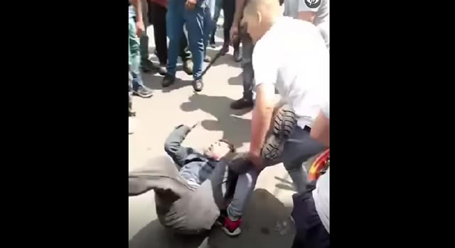 [VIDEO]  Paliza a ladrón que robó celular en barrio de Bogotá