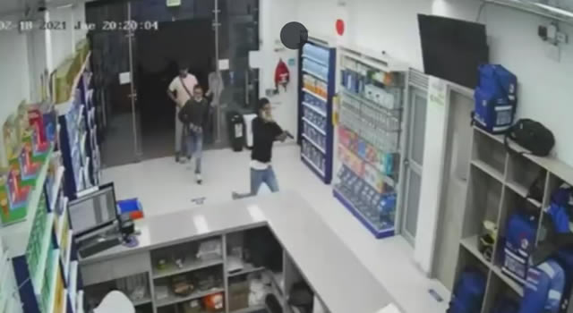 [VIDEO] Capturan delincuentes que robaron farmacia en barrio de Suba