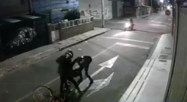 [VIDEO] Indignación por robo a biciusuario en Bogotá