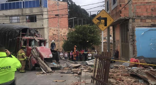 Los dos ancianos que un camión mató al estrellarse con su vivienda en Bogotá
