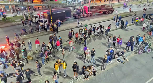 De nuevo bloquean la autopista Sur a la altura de la calle 22 de Soacha