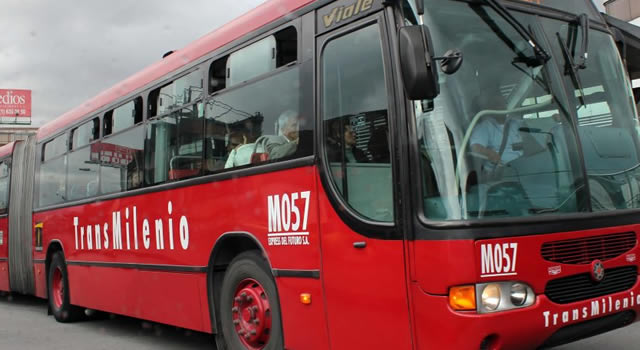 Atraco dentro de un bus de Transmilenio en Bogotá