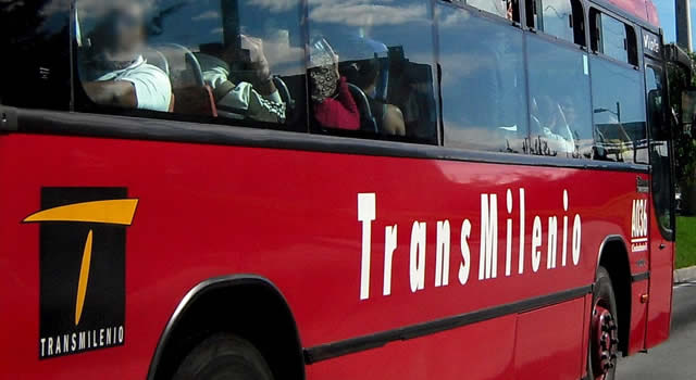 Sigue robo de celulares por las ventanas de buses de Transmilenio en Soacha