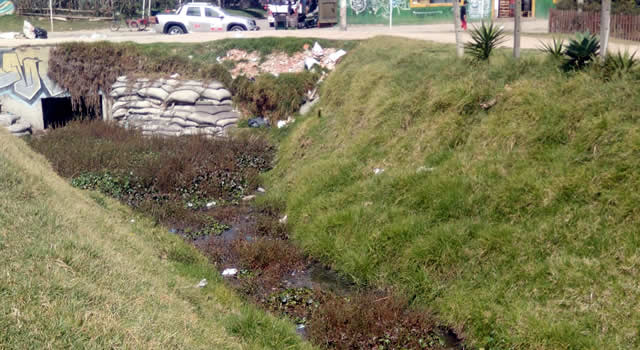 Nadie quiere limpiar el canal Canoas de Soacha