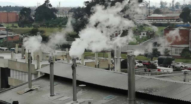 Vuelve la alerta por aire contaminado en Bogotá: CAR señala a industrias en Mochuelo