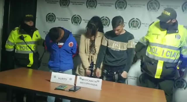 Capturan a tres sujetos por robo de celulares en estación de Transmilenio