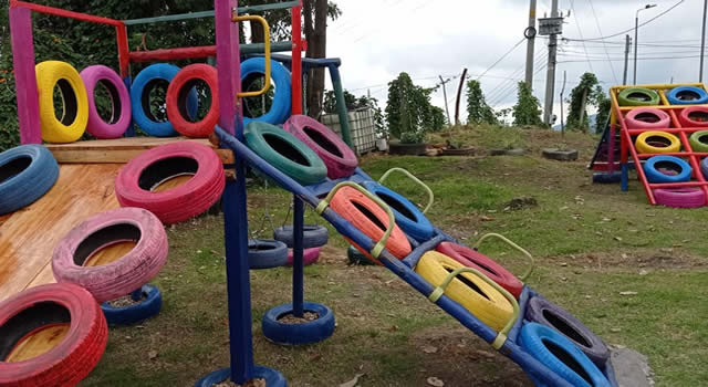 Con llantas recuperadas del río Bogotá se hacen parques infantiles