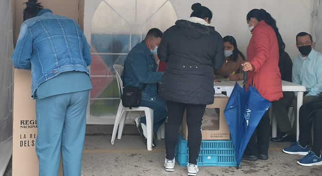 Sin contratiempos se abrieron las votaciones para presidente en Soacha