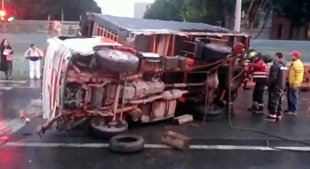 Accidente generó monumental trancón en la avenida 68 de Bogotá