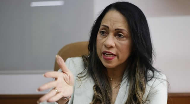 Marelen Castillo aceptó curul como representante a la Cámara