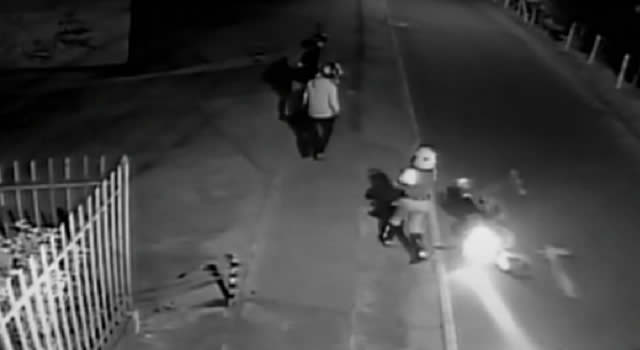 Patrullera de la policía frustró robo de motocicleta liderado por 4 ladrones en Bogotá