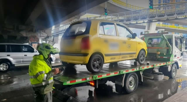 Taxista de Bogotá fue encontrado manejando borracho y con la licencia suspendida