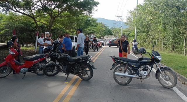 Bloqueos en Agua de Dios, Cundinamarca, por falta de agua