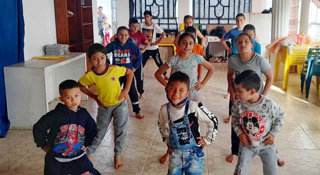 Con el apoyo de la Alcaldía Local de Ciudad Bolívar y organizaciones sociales de la localidad, más de 100 niñas, niños y adolescentes pudieron participar de las escuelas de deporte en taekwondo, fútbol y jiu jitsu.
