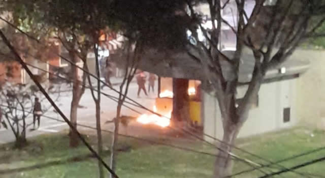 Otro CAI atacado por encapuchados en Bogotá, esta vez fue en Bosa Brasilia