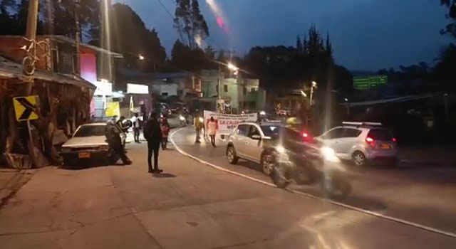 Enorme trancón en la vía a La Calera por cuenta de protestas