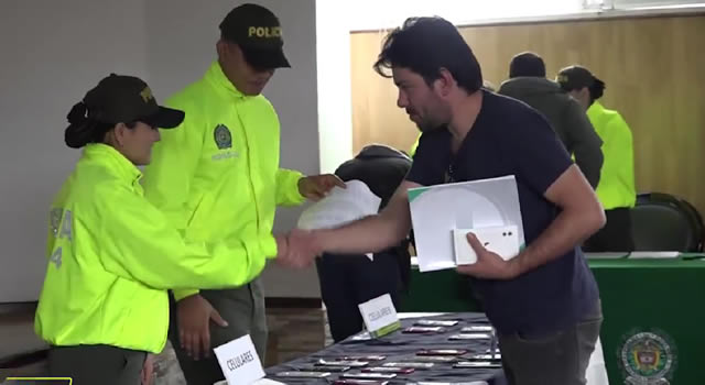 Entrega masiva de celulares robados en Bogotá