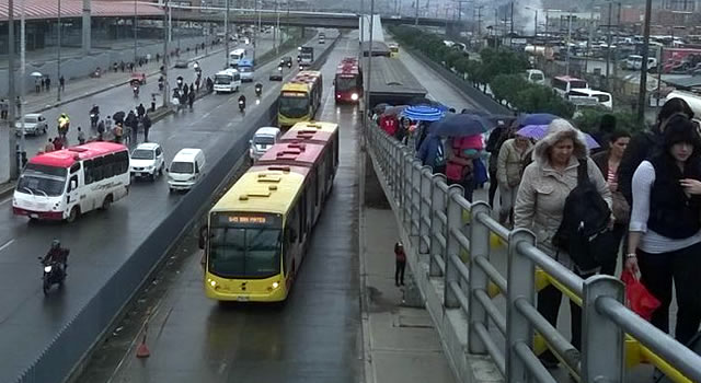 Usuarios de Transmilenio en Soacha viven un viacrucis diario en la estación San Mateo