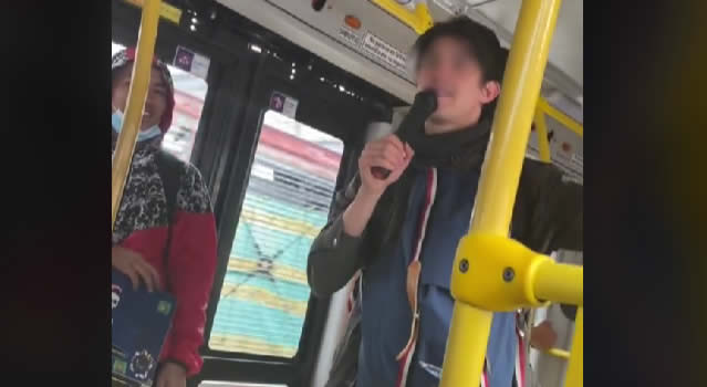 Escarmiento a joven por colarse en Transmilenio, mire lo que su tía le hizo