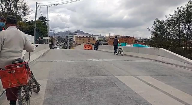 Mucho ruido en la inauguración de Puente Micos en Soacha, una obra que tardó más de 6 años