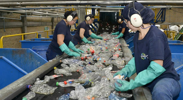 Viejas botellas se convierten en nuevos envases