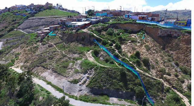 A pesar de los deslizamientos en Ciudad Bolívar que afectan a los diferentes barrios de la localidad, los habitantes se resisten a evacuar sus viviendas.