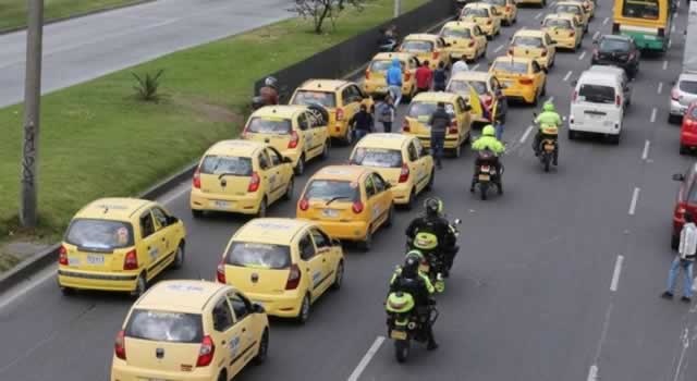 Gremio de taxistas anunció paro indefinido a nivel nacional