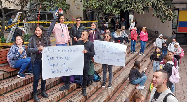 Estudiantes de la Javeriana entraron en paro por exagerado incremento en las matrículas