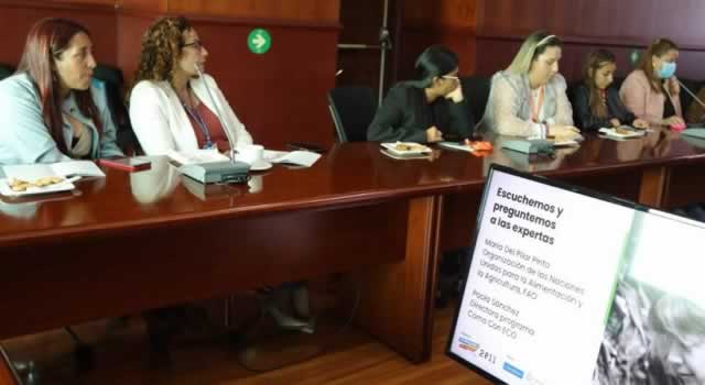 Estudiantes representantes de ocho colegios presentaron sus prototipos y soluciones contra el cambio climático, en la Young Climathon Cundinamarca 2022.
