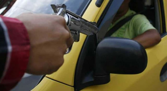 El día de ayer 4 de noviembre, un excandidato al concejo de Ibagué le disparó a taxista en cuatro ocasiones en frente al Centro Comercial Plazas del Bosque.