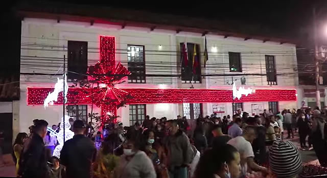 Escandaloso sobrecosto en el alumbrado navideño en Soacha