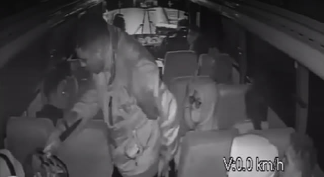 Otro atraco en la vía Bogotá Siberia, delincuentes amenazaron con cuchillos y pistolas a los pasajeros