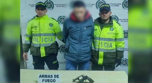 Condenado con permiso fue descubierto con un arma de fuego en Usme