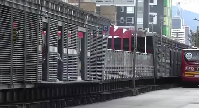 Se instalaron las primeras puertas anticolados en Transmilenio