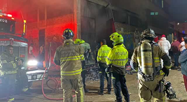 Casa se incendió por un volador en noche de velitas