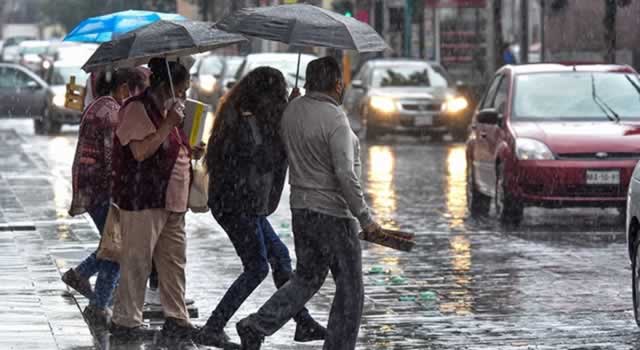 No salga sin su sombrilla porque este mes no dejará de llover