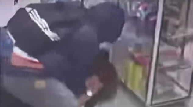 Crecen atracos a negocios en Bogotá, mujer fue golpeada y apuñalada