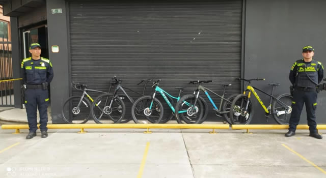 A tiros policía recupera cinco bicicletas robadas en Bogotá, están avaluadas en más de $30 millones