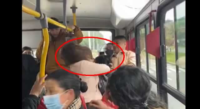 Mujeres se pelearon en Transmilenio por no pagar el pasaje