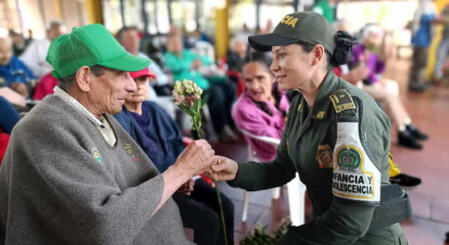 Policía realiza actividades lúdico recreativas a personas de la tercera edad en Cundinamarca