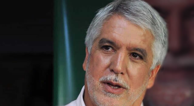 Lluvia de críticas a Enrique Peñalosa por dejar en entredicho el sistema de salud de Soacha