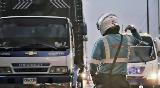 Reacciones por la restricción a vehículos de carga en la autopista Sur en Soacha