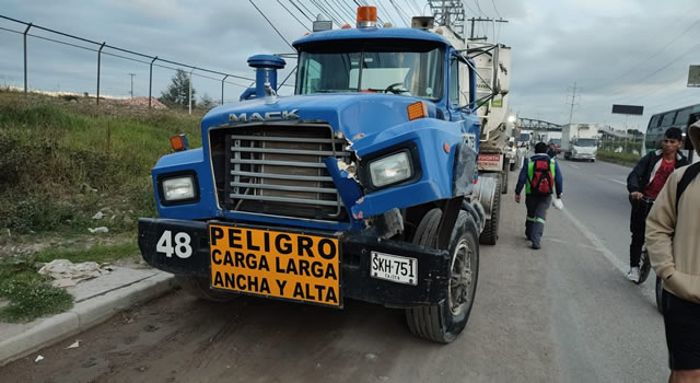 Enorme trancón en la calle 80 por accidente de tránsito