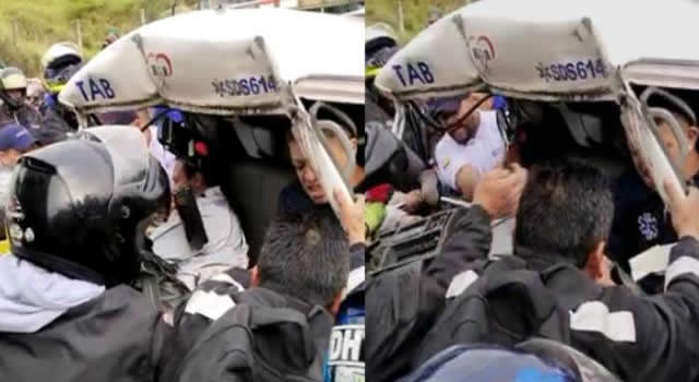 Grave accidente entre ambulancia y tractocamión dejó dos personas atrapadas