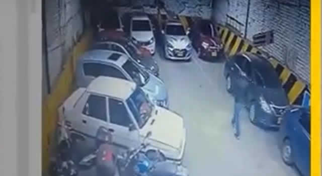 Hombre denuncia que le hurtaron su carro dentro de un parqueadero en el 20 de Julio