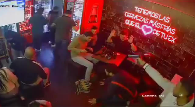 Atraco en un bar de Chapinero, cuatro ladrones armados atemorizaron a clientes y empleados