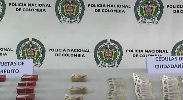 Cédulas falsas y tarjetas de crédito fueron halladas en el interior de un billar en Kennedy
