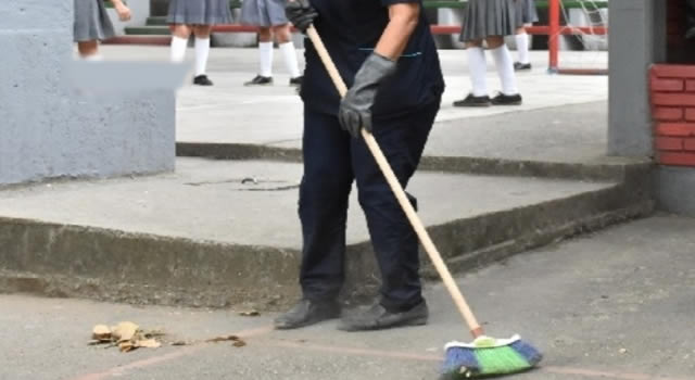 Denuncian abuso con personal de servicios generales de los colegios de Soacha